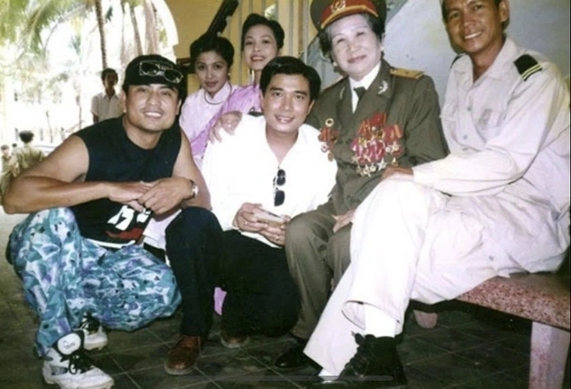 nguoi-dep-tay-do-3-1727408745307-1793417498.webp