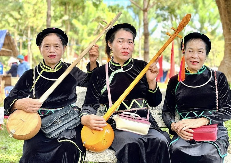 cong-dong-nguoi-tay-o-ia-lau-van-luon-duy-tri-va-no-luc-bao-ton-nhung-gia-tri-van-hoa-dac-sac-cua-dan-toc-17369870236931950334077-1737861149.jpg