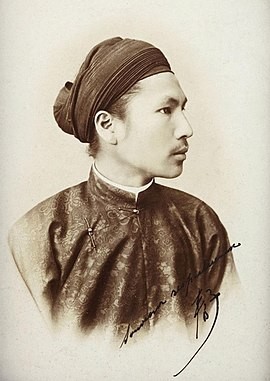 vua-ham-nghi-nam-1900-1674398019.jpg