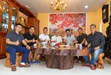 Từ "Quyền được... ăn sáng và cà phê" đến "Quyền được... quét nhà và chống gậy đi chơi"