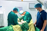Phú Thọ: Trung tâm Y tế khu vực Vĩnh Tường cấp cứu trong đêm, phẫu thuật thành công vết thương phức tạp do kính cắt vào tay