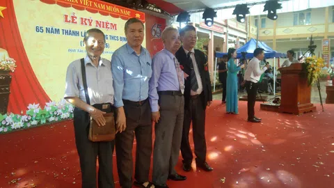 Thanh Hoá: Youtube 65 năm xây dựng và trưởng thành  Trường Trung học cơ sở Định Tiến