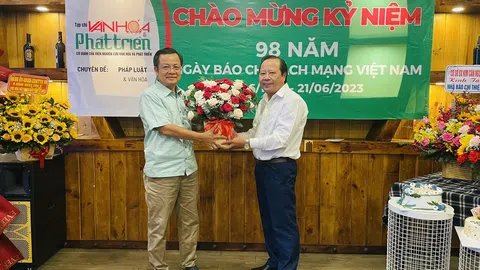 Cơ quan đại diện Tạp chí điện tử Văn hóa và Phát triển kỷ niệm Ngày Báo chí CMVN