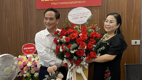 Lãnh đạo Liên hiệp các Hội Khoa học và Kỹ thuật Việt Nam thăm và chúc mừng Tạp chí điện tử Văn hoá và Phát triển