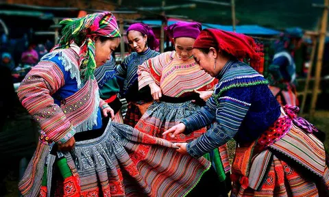 Điện Biên: Giữ hồn thổ cẩm truyền thống dân tộc Mông