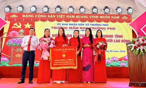 Quảng Trị: Trường Mầm non Trường Phú đón nhận Cờ thi đua của UBND tỉnh