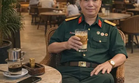 Áo lính tháng Tư