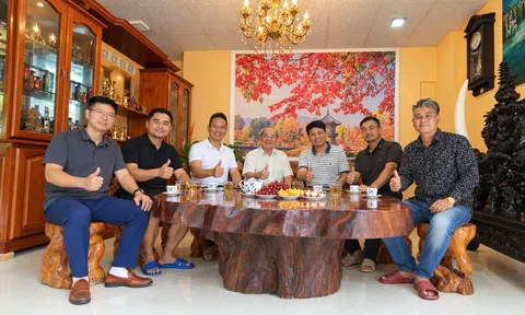 Từ "Quyền được... ăn sáng và cà phê" đến "Quyền được... quét nhà và chống gậy đi chơi"