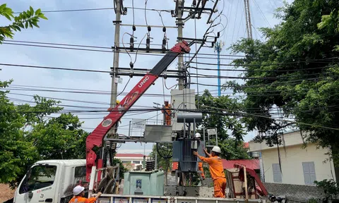 Điện lực Vĩnh Yên: Hoán chuyển máy biến áp chống quá tải mùa nắng nóng