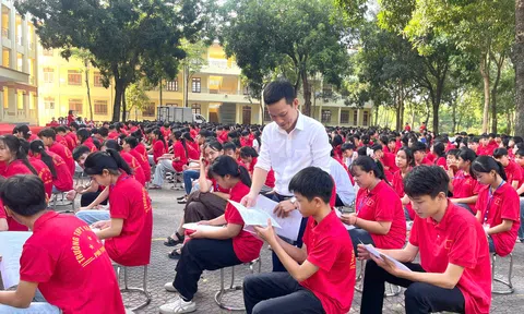 Phú Thọ: Bệnh viện Tâm thần Vĩnh Phúc truyền thông, sàng lọc sức khỏe tâm thần học đường tại Trường THPT Văn Quán