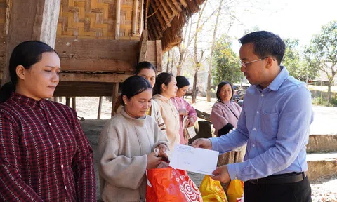 Quảng Ngãi: Mang Tết đến cho người dân vùng lũ