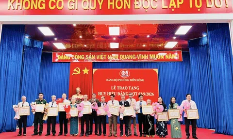 Tự hào và trách nhiệm khi được nhận Huy hiệu Đảng