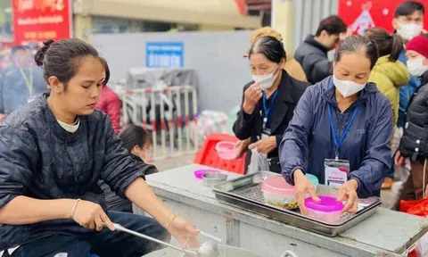 Hà Nội: "Bảo Đồng Nát" và bếp cơm nghĩa tình sẻ chia hơi ấm tình người