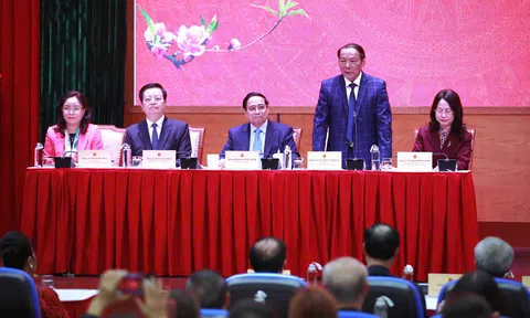 Thủ tướng Phạm Minh Chính thăm, chúc Tết xuân Bính Ngọ và làm việc với Bộ Văn hóa – Thể thao và Du lịch