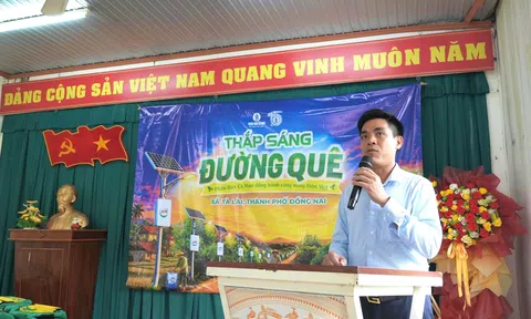 Phân bón Cà Mau tài trợ 1 tỷ đồng "Thắp sáng đường quê"