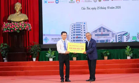 Mỗi tờ vé số lời 1000 đồng của người cha và ước mơ học hết đại học của cô sinh viên
