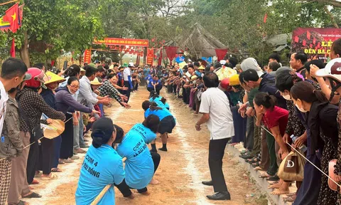 Nghệ An: Lễ hội đền Bà Chúa thu hút du khách thập phương