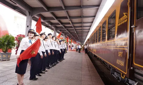 Khai trương đoàn tàu du lịch “Cố đô Huế-Phong Nha: Hành trình di sản thế giới”
