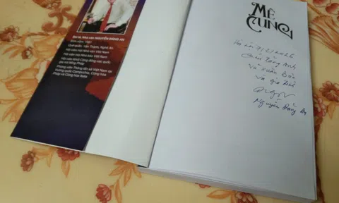 Mê Cung – Tiểu thuyết tư liệu hấp dẫn về cuộc chiến thầm lặng