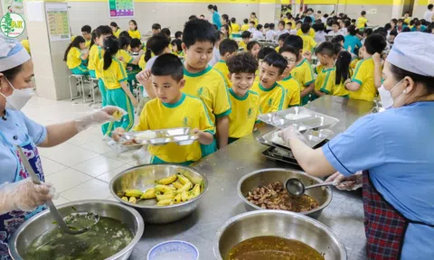 Góc nhìn văn hoá: Lại bàn về bữa ăn học đường - Đừng để mất niềm tin !