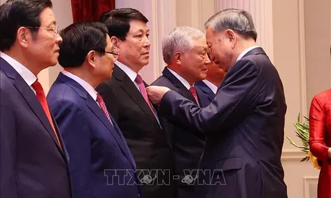 Tri ân các đồng chí Ủy viên Bộ Chính trị, Ủy viên Ban Bí thư các thời kỳ