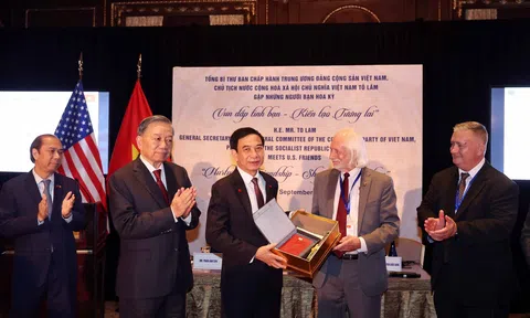 Tổng Bí thư, Chủ tịch nước Tô Lâm chứng kiến lễ trao tặng kỷ vật "Hồ sơ chứng tích chiến tranh" 2026 tại Hoa Kỳ