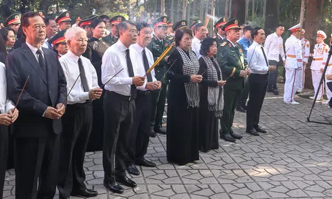 Trang nghiêm lễ viếng, truy điệu và an táng 731 hài cốt liệt sĩ tại TPHCM