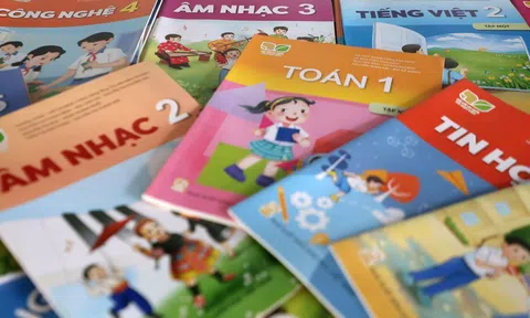 Góc nhìn văn hoá: Rà soát, hoàn thiện sách giáo khoa - Kế thừa để ổn định, đổi mới để phát triển