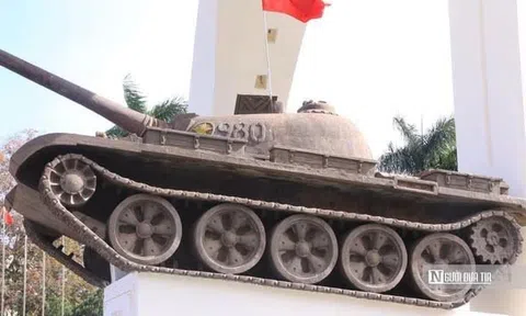 Ngắm chiếc xe tăng 980 tại tượng đài chiến thắng Buôn Ma Thuột- Đăk Lắk