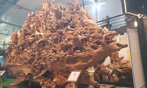 Tác phẩm điêu khắc Non bộ "Cội nguồn" từ gỗ lũa được tôn vinh, lan tỏa giá trị văn hóa Việt