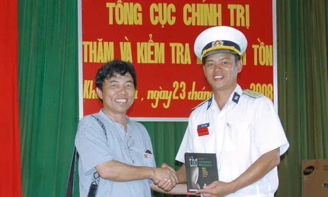 Nhà thơ Bùi Quang Thanh: Tự ru mình giữa bộn bề đa đoan