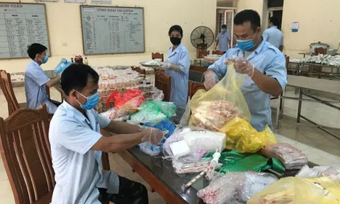 Vĩnh Phúc: Nữ quân nhân kiệt sức vì gồng mình chống dịch