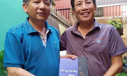 Nhà thơ Phương Hà và Hương bàn tay em