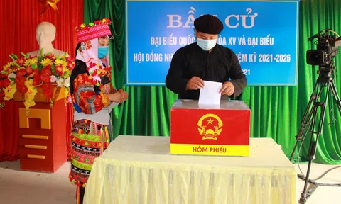 Cử tri miền cực Bắc Tổ quốc gửi gắm niềm tin qua lá phiếu