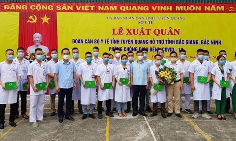Tuyên Quang: 22 cán bộ y tế hỗ trợ Bắc Giang phòng, chống dịch  Covid-19