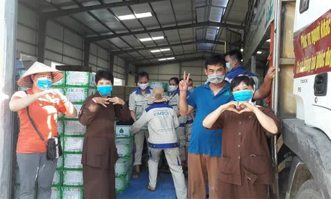 1000 thùng nước khoáng Tình Thương đến Bắc Giang