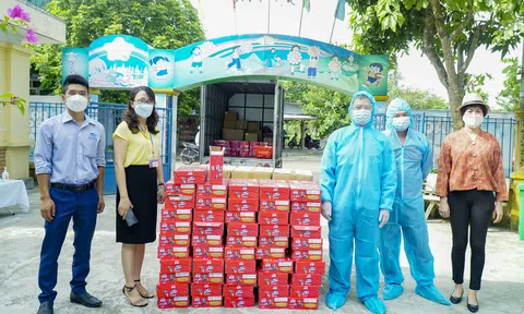 Vinamilk tặng 3.000 phần sữa và quà 1/6, tiếp năng lượng cho các “Anh hùng nhí” chiến thắng cô-vi