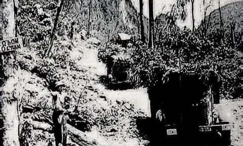 Vào trận lúc mùa mưa