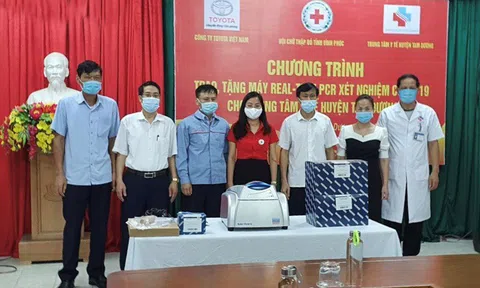 Vĩnh Phúc: Trao tặng thiết bị y tế phòng, chống dịch cho Trung tâm Y tế huyện Tam Dương