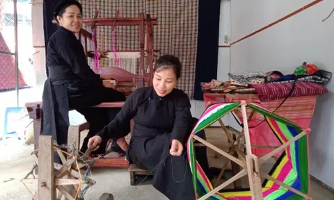 Bắc Kạn: Ba Bể chú trọng bảo tồn và phát huy giá trị trang phục truyền thống