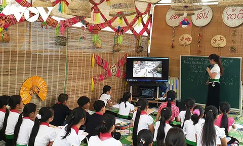 Giữ gìn văn hóa truyền thống các dân tộc thiểu số: Tự thân, tự lực và chắt lọc