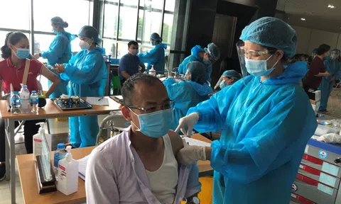 Vĩnh Phúc: Tiêm gần 2000 liều vắc xin phòng chống Covid-19