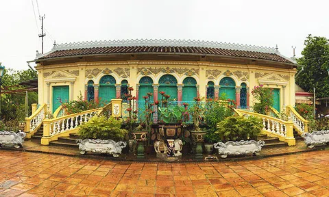 Thăm nhà cổ miền Tây Đô