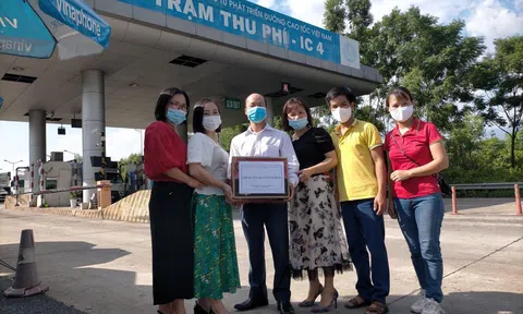Nói với em