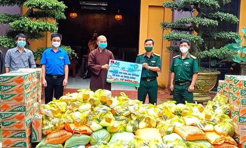Thanh niên Bình Phước thể hiện tình yêu Tổ quốc, hỗ trợ người dân và Phật tử gặp khó trong bão dịch