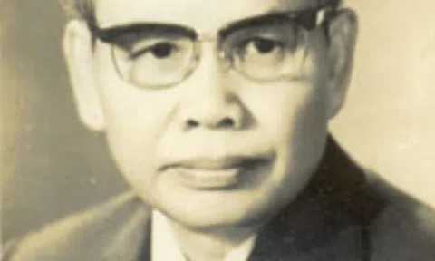 Nhà ngoại giao thích làm thơ