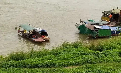     Màu áo trắng