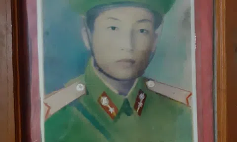 Người lấy thân mình nối đường dây thông tin đầu tiên