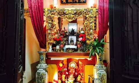 Ban thờ Đức Hưng Đạo Đại Vương ở làng Giàn Trung Kính hạ