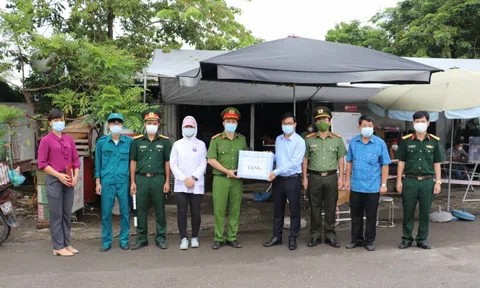 Vĩnh Phúc: Thăm hỏi, động viên lực lượng tham gia các chốt kiểm soát dịch Covid-19